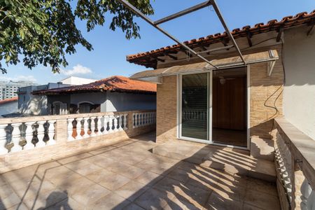 Casa à venda com 165m², 3 quartos e 2 vagas Casa à venda com 165m², 3 quartos e 2 vagasVaranda