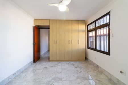 Casa à venda com 165m², 3 quartos e 2 vagas Casa à venda com 165m², 3 quartos e 2 vagasQuarto 1 - Suíte