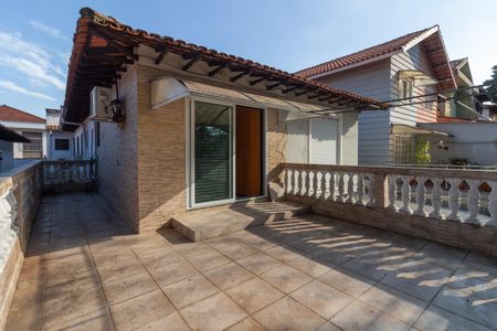 Casa à venda com 165m², 3 quartos e 2 vagas Casa à venda com 165m², 3 quartos e 2 vagasVaranda