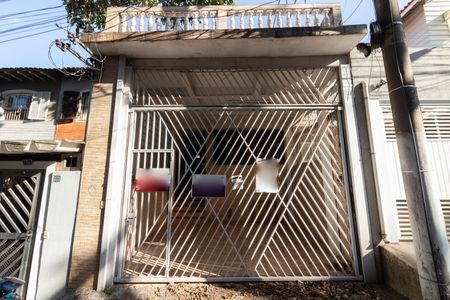Casa à venda com 165m², 3 quartos e 2 vagas Casa à venda com 165m², 3 quartos e 2 vagasFachada