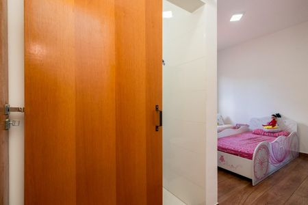 Casa à venda com 98m², 2 quartos e 3 vagasSuíte 2