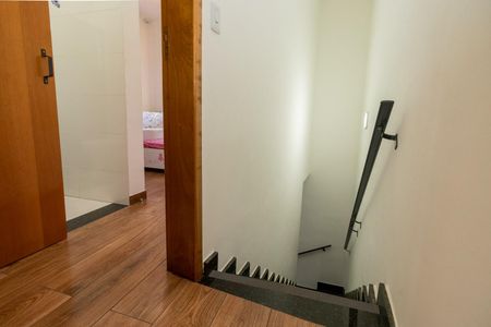 Casa à venda com 98m², 2 quartos e 3 vagasEscada dos quartos