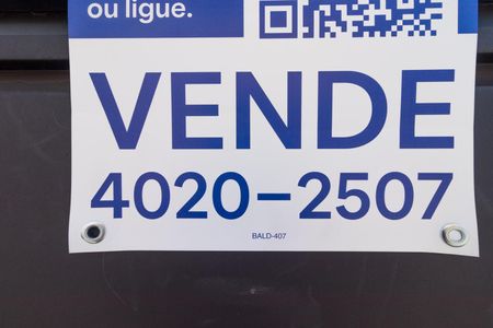 Casa à venda com 98m², 2 quartos e 3 vagasPlaca instalada