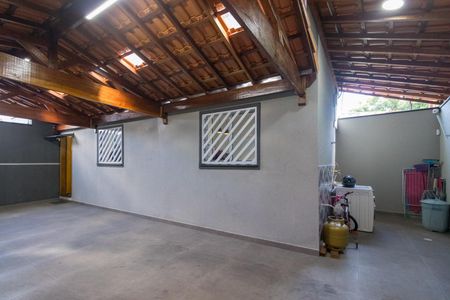 Casa à venda com 98m², 2 quartos e 3 vagasGaragem