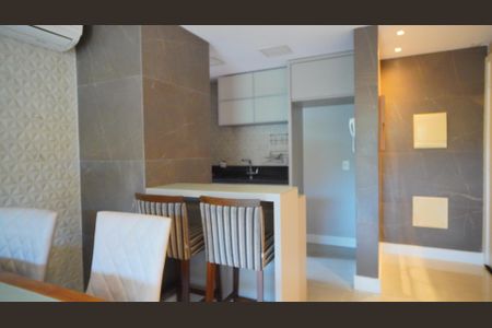 Apartamento à venda com 76m², 3 quartos e 2 vagasSala e cozinha 