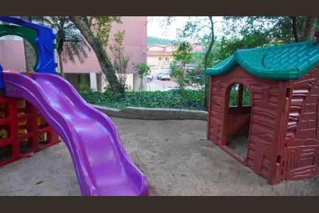 Apartamento à venda com 76m², 3 quartos e 2 vagasÁrea comum - Playground