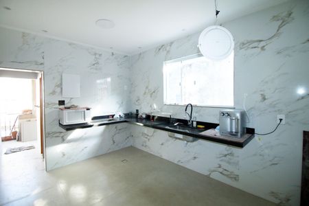 Casa à venda com 191m², 2 quartos e 1 vagaCozinha