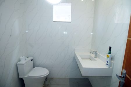 Casa à venda com 191m², 2 quartos e 1 vagaBanheiro