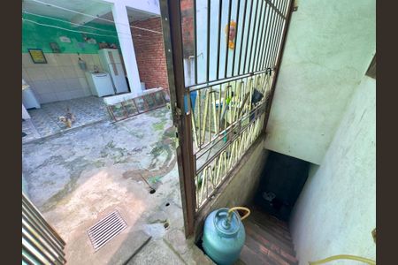 Casa para alugar com 300m², 4 quartos e 1 vaga Casa para alugar com 300m², 4 quartos e 1 vagaEscada