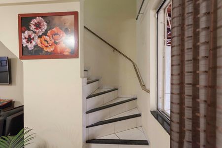 Casa à venda com 92m², 2 quartos e 1 vagaEscada