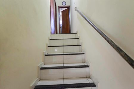 Escada de casa à venda com 2 quartos, 92m² em Parque Xangri-lá, Contagem