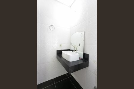 Casa de condomínio à venda com 75m², 2 quartos e 2 vagas Casa de condomínio à venda com 75m², 2 quartos e 2 vagasBanheiro