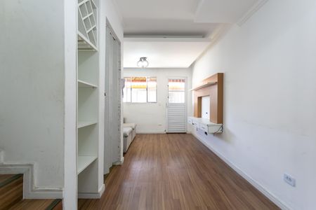 Casa de condomínio à venda com 75m², 2 quartos e 2 vagas Casa de condomínio à venda com 75m², 2 quartos e 2 vagasSala