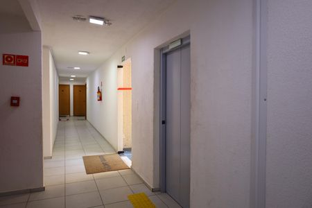 Apartamento para alugar com 41m², 2 quartos e 1 vagaÁrea comum - Saguão do prédio