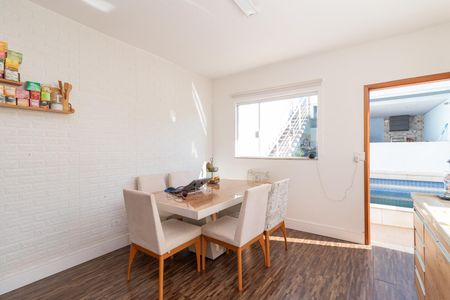 Casa à venda com 175m², 4 quartos e 2 vagas Casa à venda com 175m², 4 quartos e 2 vagasCozinha