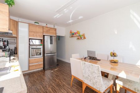 Casa à venda com 175m², 4 quartos e 2 vagas Casa à venda com 175m², 4 quartos e 2 vagasCozinha