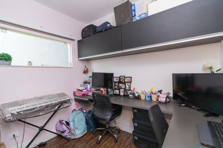 Casa à venda com 175m², 4 quartos e 2 vagas Casa à venda com 175m², 4 quartos e 2 vagasQuarto 1