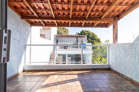 Casa à venda com 175m², 4 quartos e 2 vagas Casa à venda com 175m², 4 quartos e 2 vagasVaranda do Quarto 4 - Suíte