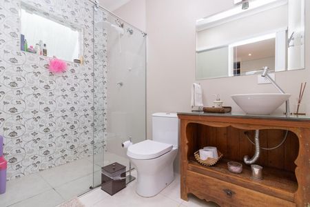 Casa à venda com 175m², 4 quartos e 2 vagas Casa à venda com 175m², 4 quartos e 2 vagasBanheiro da Suíte