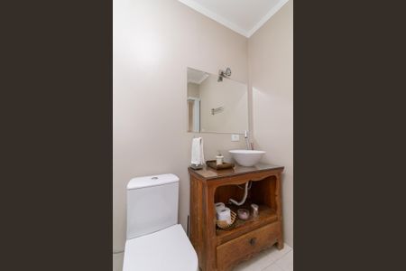 Casa à venda com 175m², 4 quartos e 2 vagas Casa à venda com 175m², 4 quartos e 2 vagasBanheiro