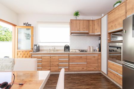 Casa à venda com 175m², 4 quartos e 2 vagas Casa à venda com 175m², 4 quartos e 2 vagasCozinha