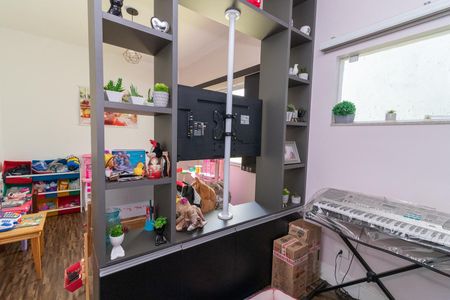 Casa à venda com 175m², 4 quartos e 2 vagas Casa à venda com 175m², 4 quartos e 2 vagasQuarto 1