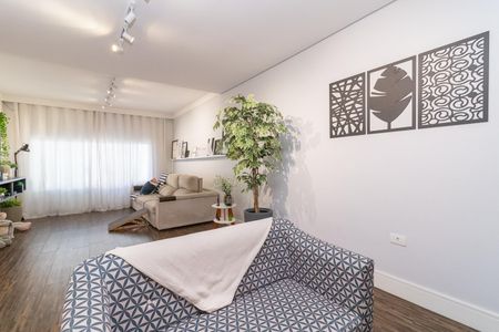 Casa à venda com 175m², 4 quartos e 2 vagas Casa à venda com 175m², 4 quartos e 2 vagasSala