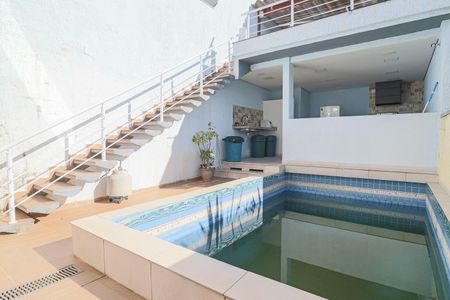 Casa à venda com 175m², 4 quartos e 2 vagas Casa à venda com 175m², 4 quartos e 2 vagasPiscina