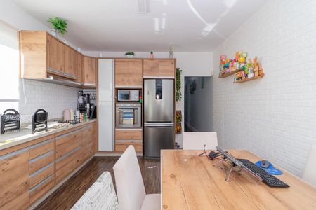 Casa à venda com 175m², 4 quartos e 2 vagas Casa à venda com 175m², 4 quartos e 2 vagasCozinha