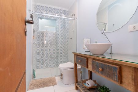 Casa à venda com 175m², 4 quartos e 2 vagas Casa à venda com 175m², 4 quartos e 2 vagasBanheiro 2
