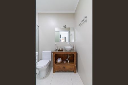 Casa à venda com 175m², 4 quartos e 2 vagas Casa à venda com 175m², 4 quartos e 2 vagasBanheiro da Suíte