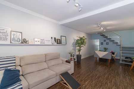Casa à venda com 175m², 4 quartos e 2 vagas Casa à venda com 175m², 4 quartos e 2 vagasSala