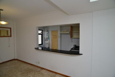 Sala de apartamento para alugar com 1 quarto, 69m² em Barra da Tijuca, Rio de Janeiro