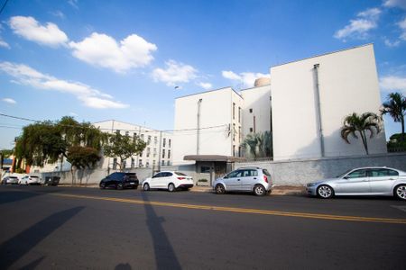 Apartamento para alugar com 45m², 2 quartos e 1 vagaFachada e portaria