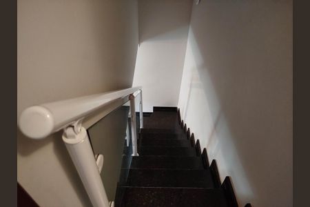 Casa à venda com 97m², 3 quartos e 2 vagasEscada