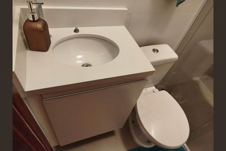 Casa à venda com 97m², 3 quartos e 2 vagasBanheiro social