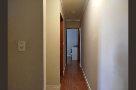 Casa à venda com 97m², 3 quartos e 2 vagasCorredor