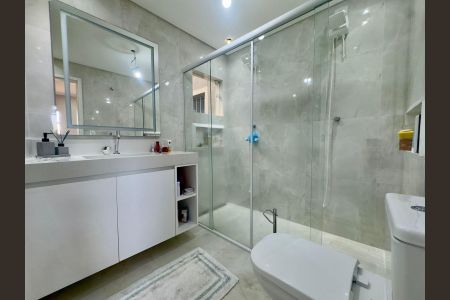 Casa à venda com 220m², 4 quartos e 5 vagasBanheiro da Suíte
