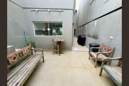 Casa à venda com 220m², 4 quartos e 5 vagasArea externa ofuro