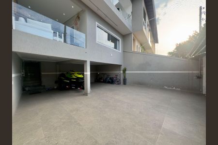Casa à venda com 220m², 4 quartos e 5 vagasGaragem