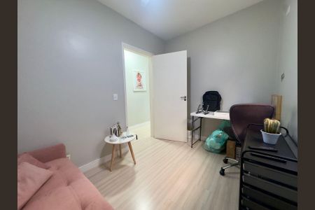 Casa à venda com 220m², 4 quartos e 5 vagasEscritório