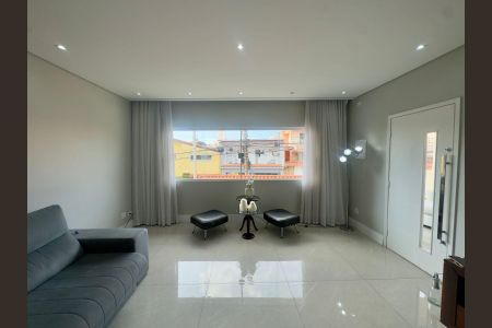 Casa à venda com 220m², 4 quartos e 5 vagasSala