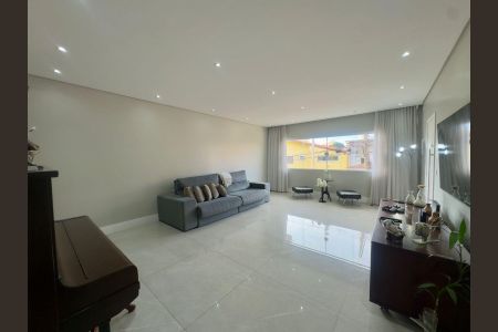 Casa à venda com 220m², 4 quartos e 5 vagasSala