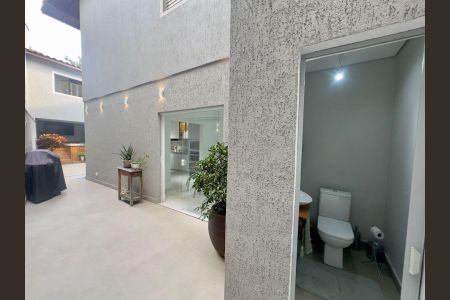 Casa à venda com 220m², 4 quartos e 5 vagasQuintal