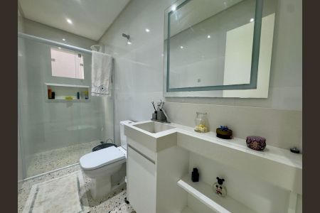 Casa à venda com 220m², 4 quartos e 5 vagasBanheiro 3