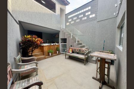 Casa à venda com 220m², 4 quartos e 5 vagasArea externa ofuro