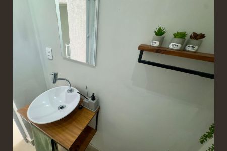 Casa à venda com 220m², 4 quartos e 5 vagasBanheiro 2