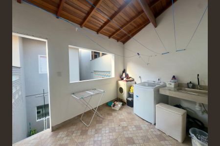 Casa à venda com 220m², 4 quartos e 5 vagasÁrea de Serviço