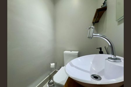 Casa à venda com 220m², 4 quartos e 5 vagasLavabo