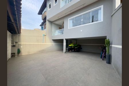 Casa à venda com 220m², 4 quartos e 5 vagasGaragem